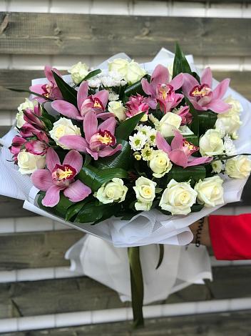 Букет цветов из: Розы и Хризантемы в Чиверево
