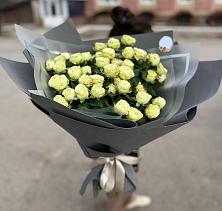 Букет Белые кустовые розы Солинеро в Чиверево
