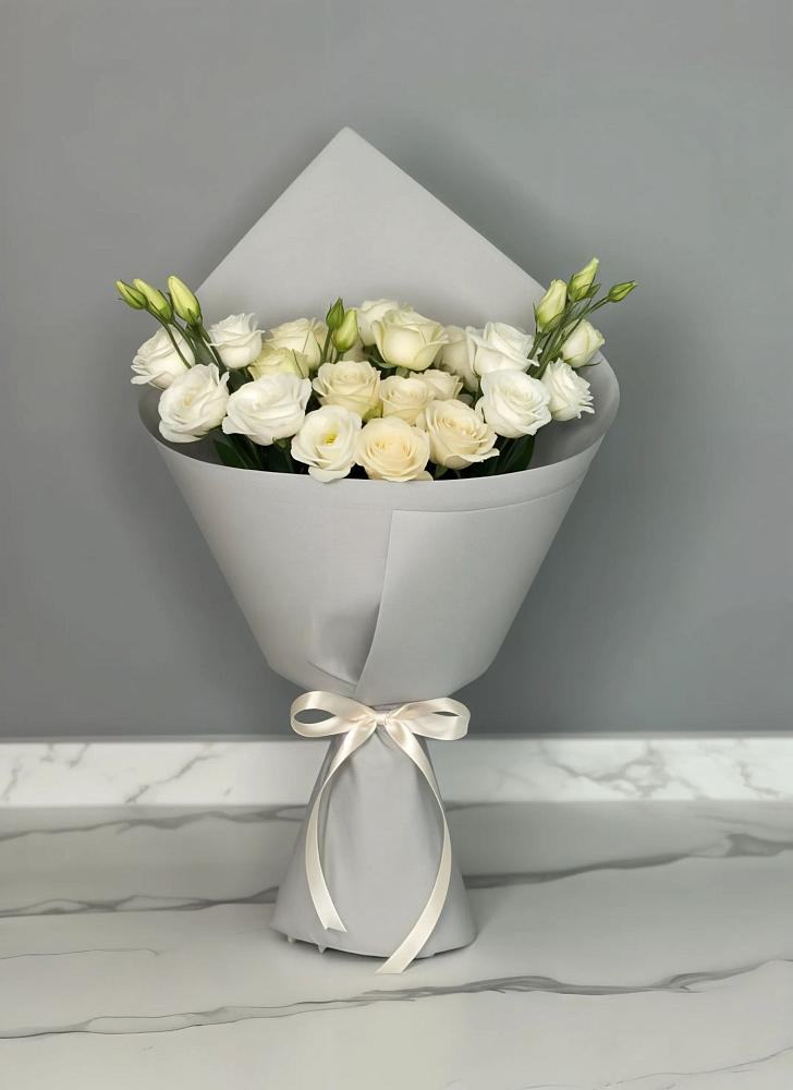 Букет цветов из: Розы и Лизиантусы в Чиверево