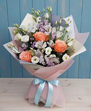 Букет цветов из:  Лизиантусы, Розы, Альстромерии и Гипсофила в Чиверево