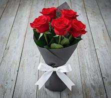 Букет 5 Красных роз Эдлесс Лав в Чиверево