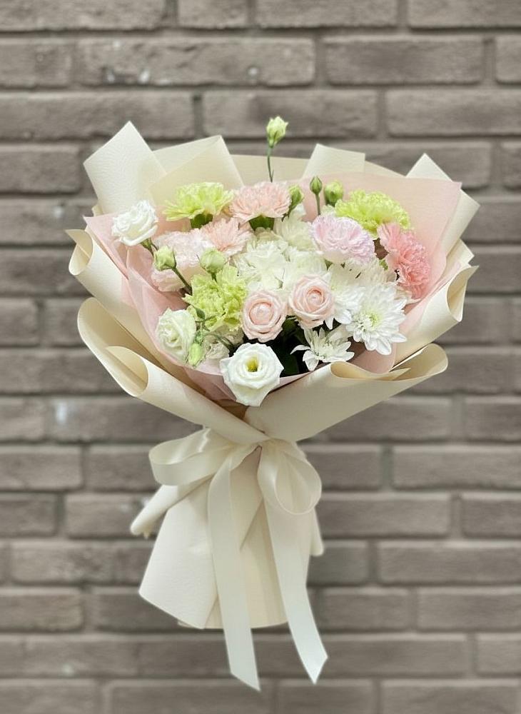 Букет цветов из: Гвоздики, Розы, Лизиантусы и Хризантемы в Чиверево