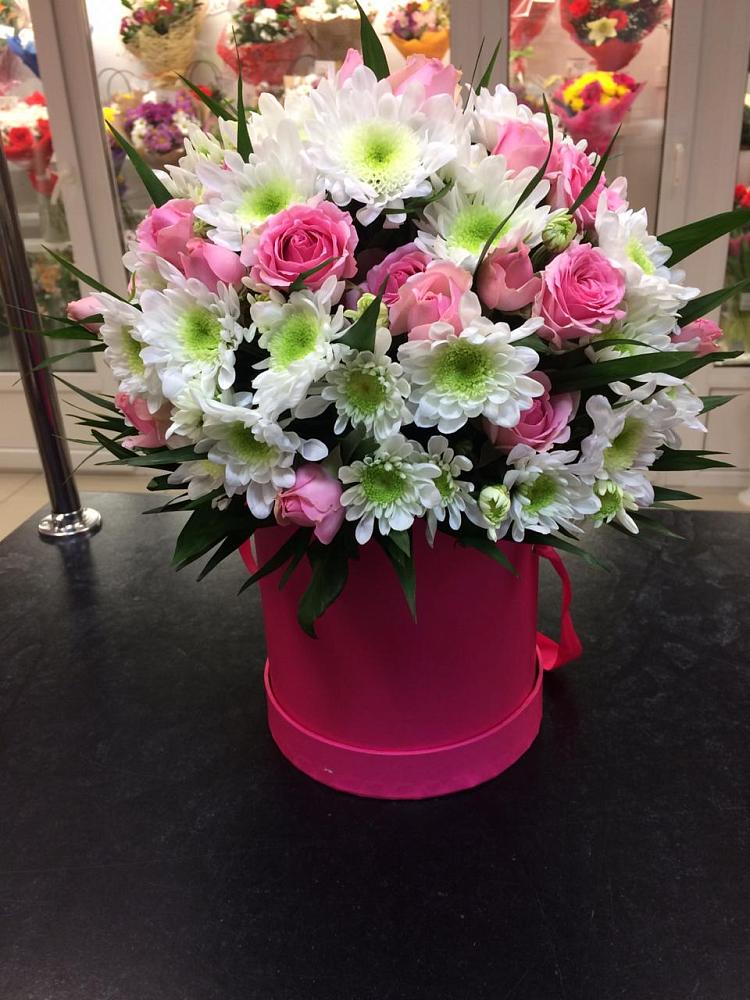 Цветочная композиция из Розы и Хризантемы в шляпной коробке в Чиверево