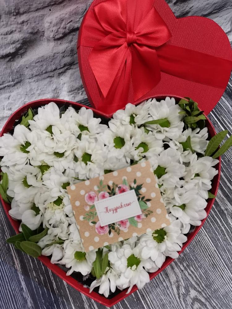 Цветочная композиция из Хризантемы в виде сердца в Чиверево