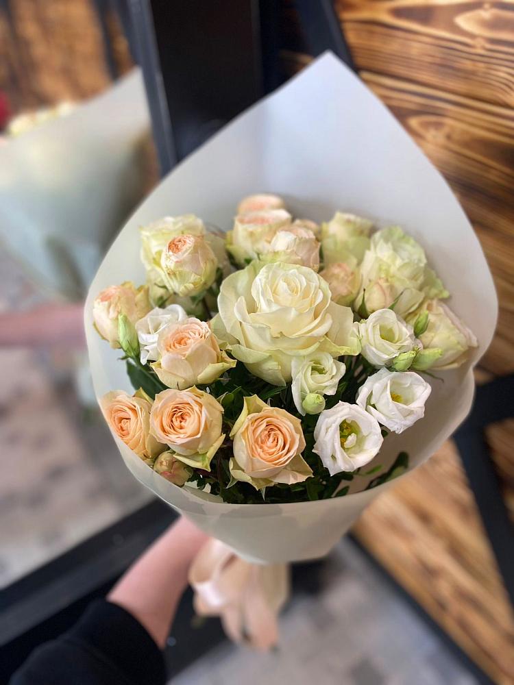 Букет цветов из: Розы и Лизиантусы в Чиверево